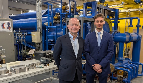Dr Connor O’Pray and Lord Hague stand inside the Oxford Thermofluids Institute.